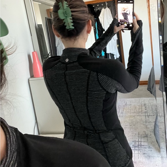 Reversible 1/4 zip Lululemon Jacket - Picture 2 of 5